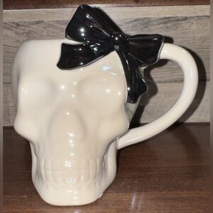 🥰 Viral Iridescent Skull 💀 Mug Minimalist style off white with Black Bow 🎀